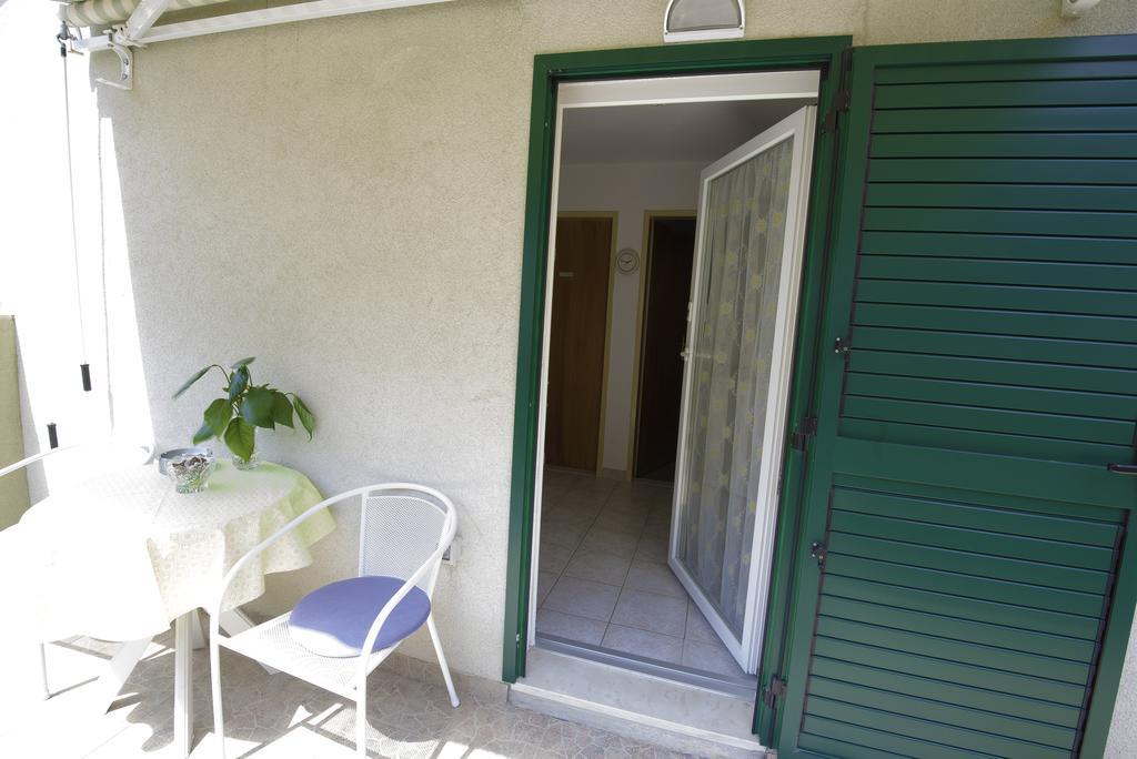 Charming Room With Balcony Split Bagian luar foto