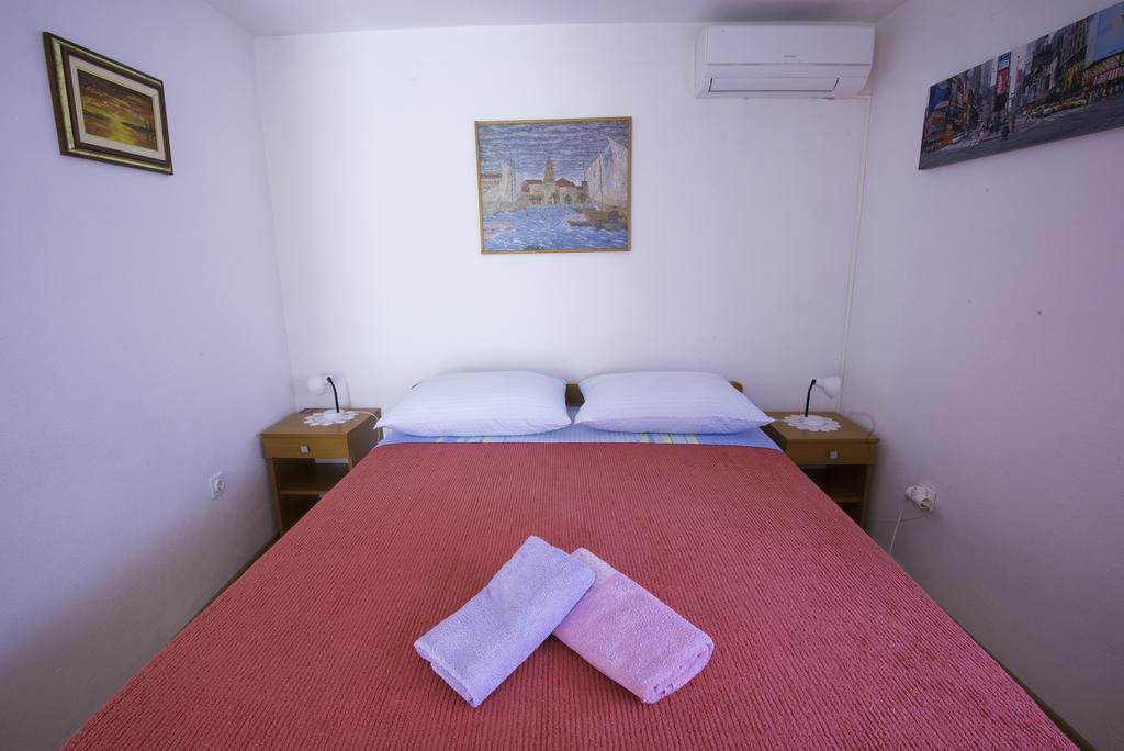 Charming Room With Balcony Split Bagian luar foto