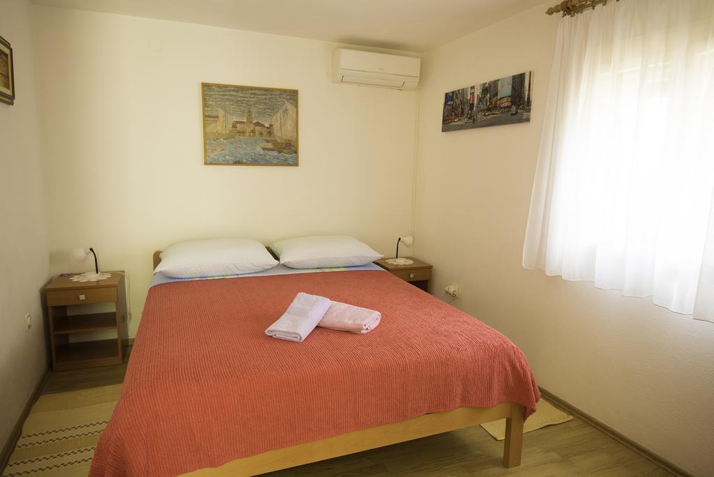 Charming Room With Balcony Split Bagian luar foto