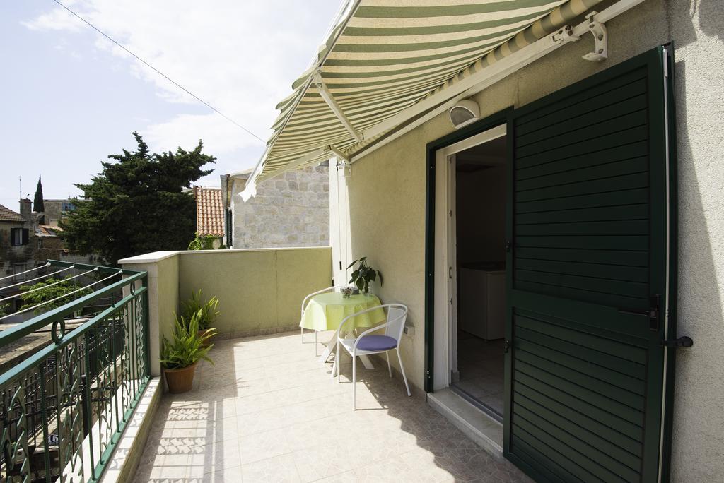 Charming Room With Balcony Split Bagian luar foto