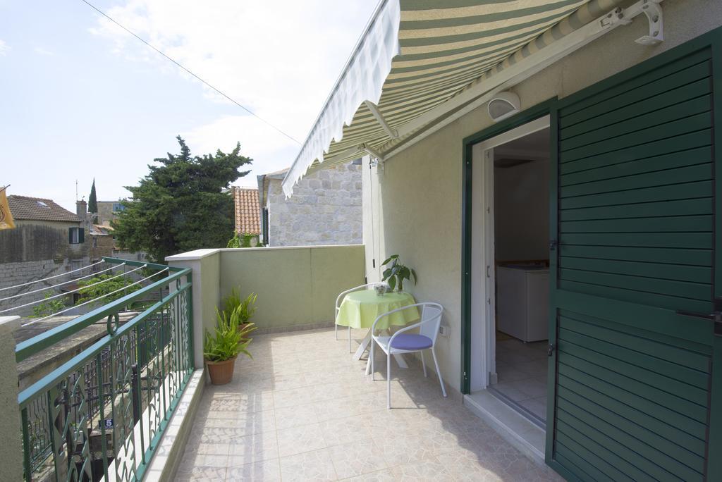 Charming Room With Balcony Split Bagian luar foto